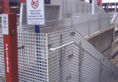 地铁站玻璃钢人形护栏